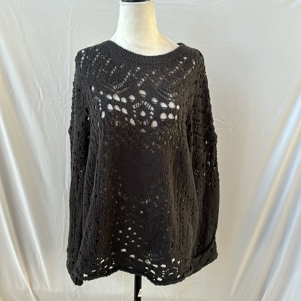 Free People charcoal gray oversized knit sweater with cuffed sleeves